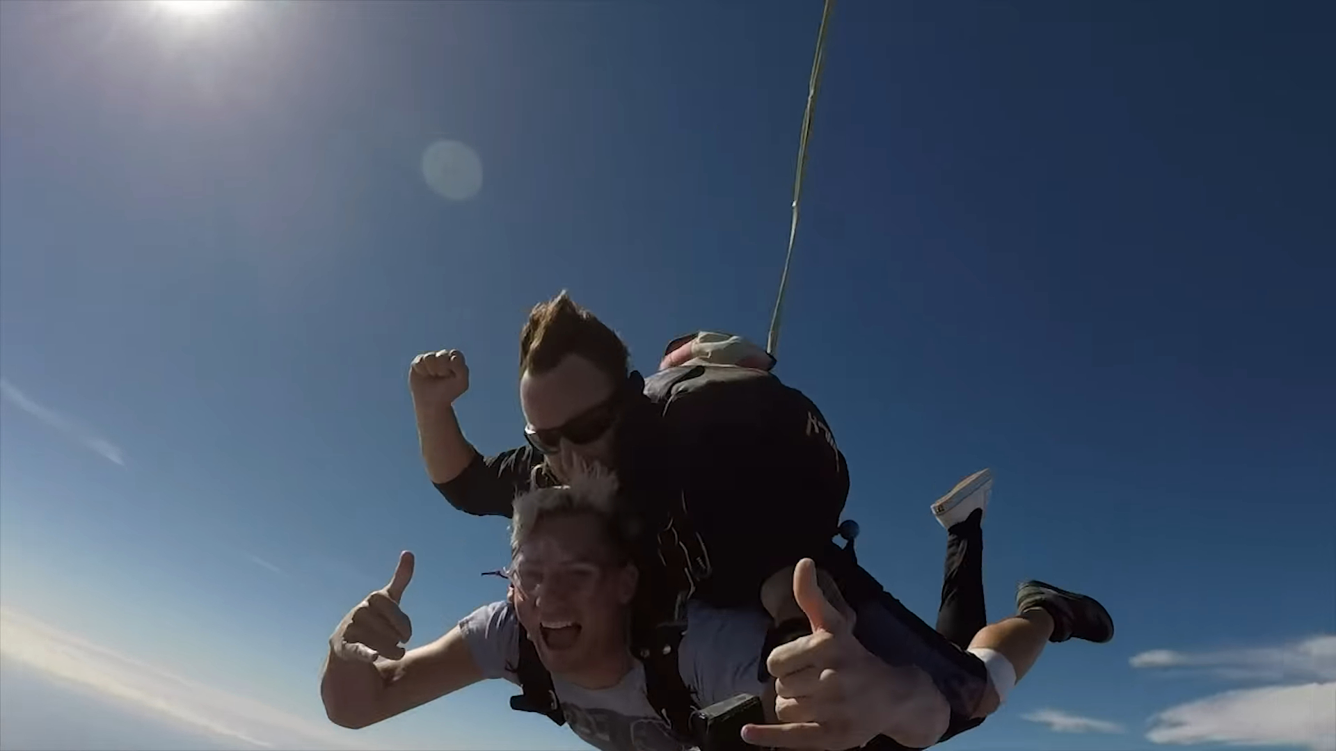 Screenshotter-FIRSTTIMESKYDIVINGfor25THBIRTHDAY14000ftNEARCOLLISION-2’24” Screenshotter FIRSTTIMESKYDIVINGfor25THBIRTHDAY14000ftNEARCOLLISION 2’24”