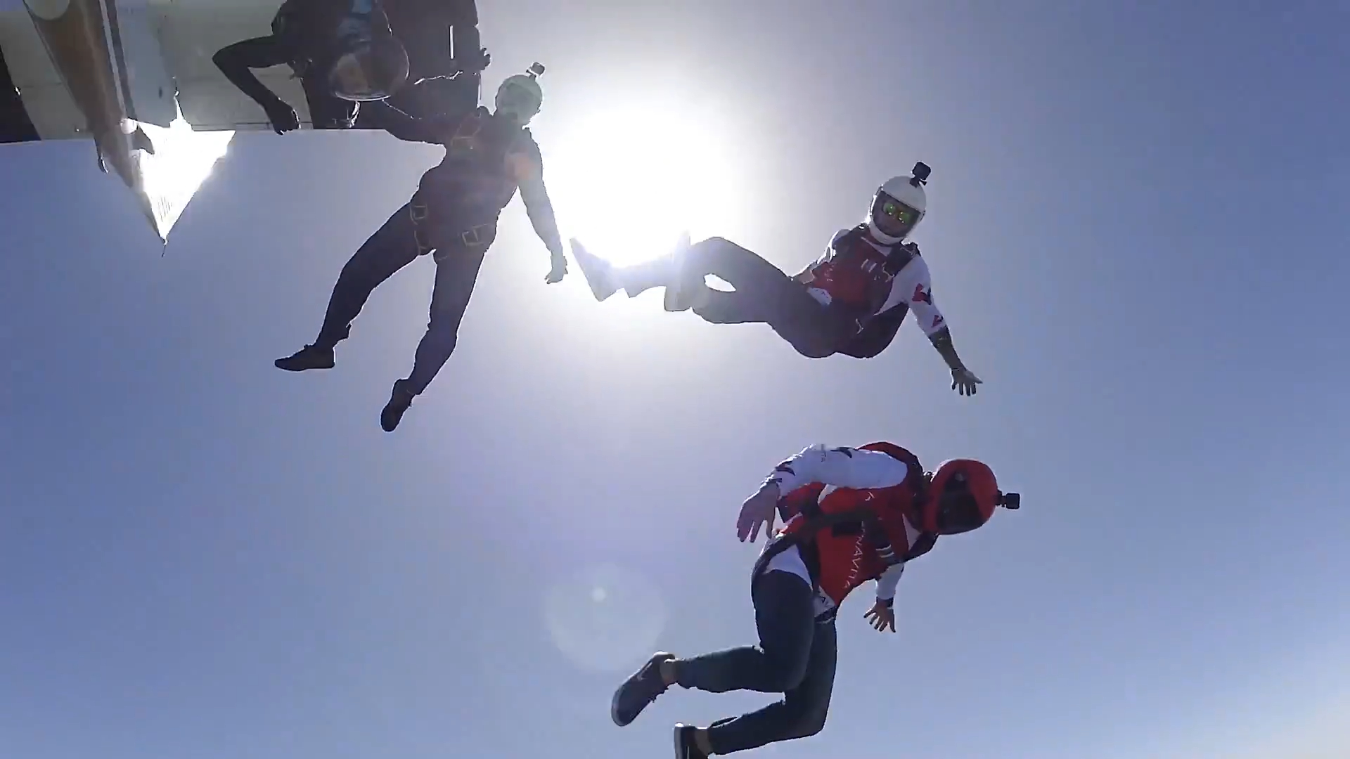 Screenshotter-TheExitaSkydivingvideo-0’26” Screenshotter TheExitaSkydivingvideo 0’26”