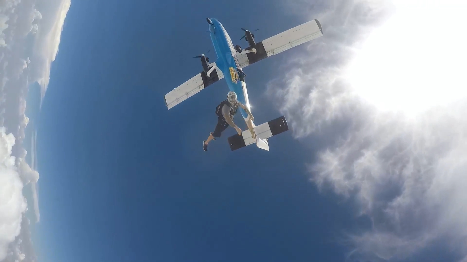 Screenshotter-TheExitaSkydivingvideo-1’51” Screenshotter TheExitaSkydivingvideo 1’51”