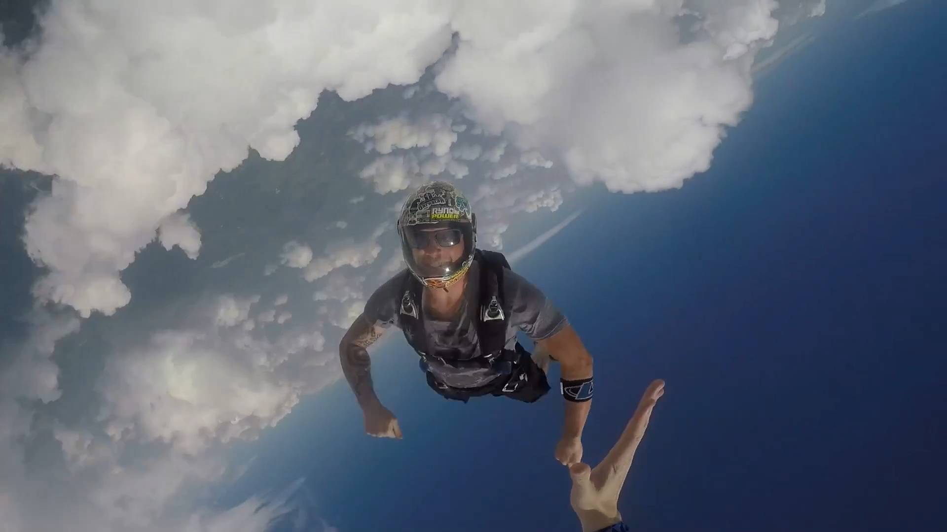 Screenshotter-TheExitaSkydivingvideo-1’56” Screenshotter TheExitaSkydivingvideo 1’56”