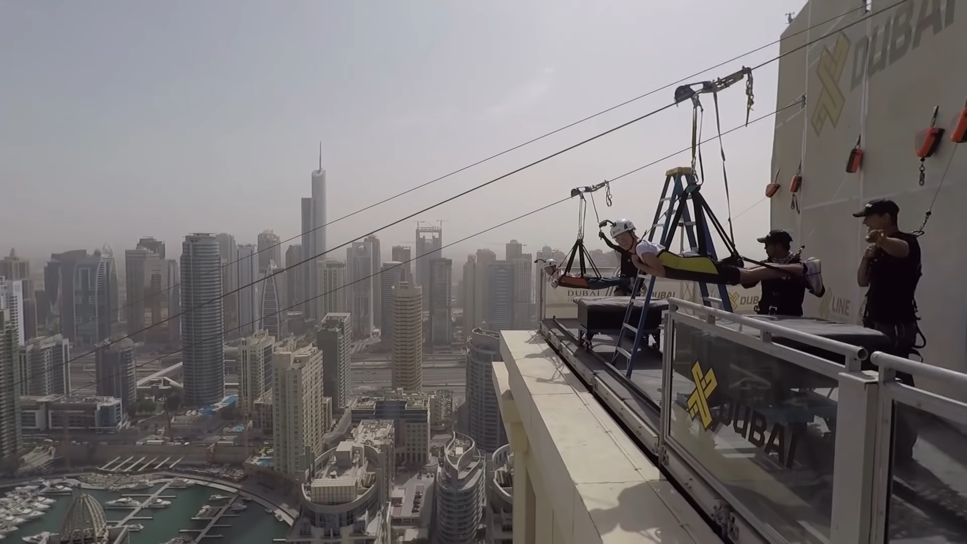Screenshotter RidingTheWorldsLongestUrbanZiplineDUBAI 5’18”
