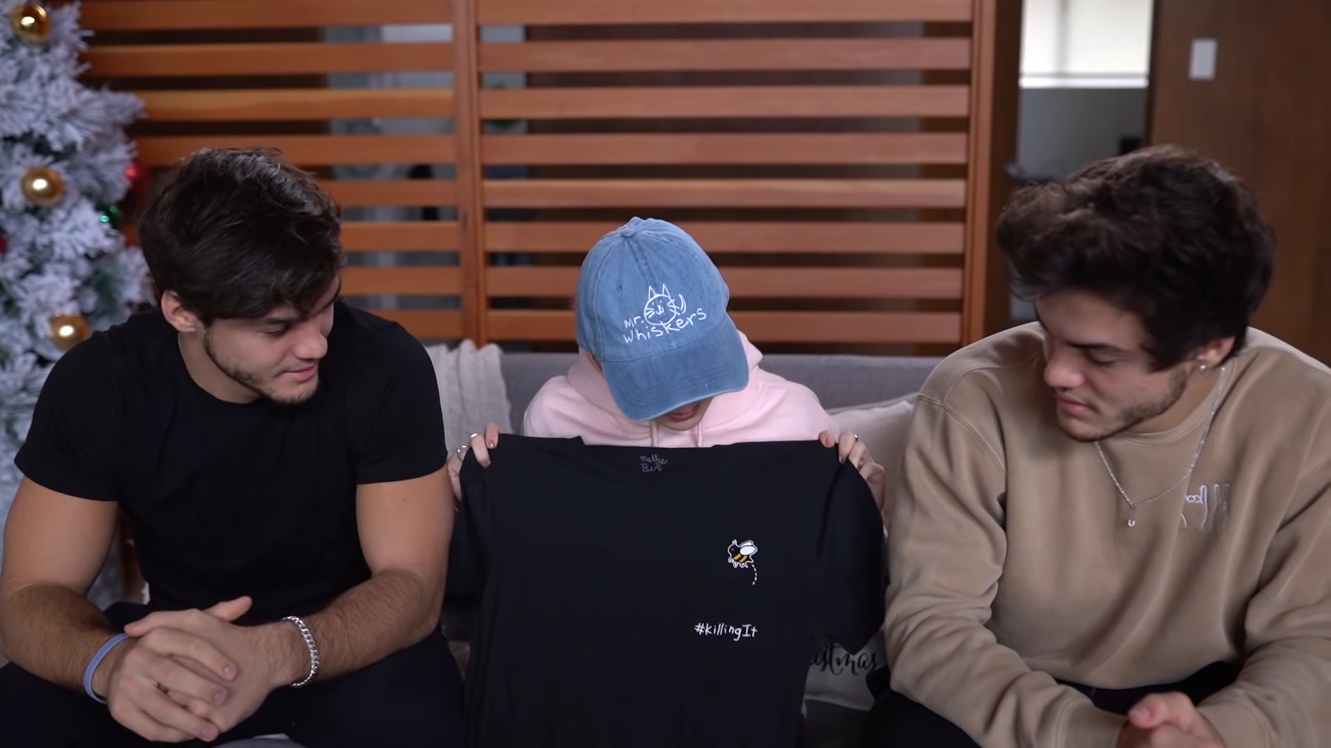 Screenshotter-BLINDFOLDEDSKYDIVINGWTHEDOLANTWINS-3’13” Screenshotter BLINDFOLDEDSKYDIVINGWTHEDOLANTWINS 3’13”